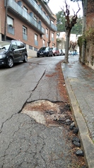 EL CARRER SANT ANTONI AMB CARRER MAJOR NECESSITA SER ARREGLAT URGENTMENT